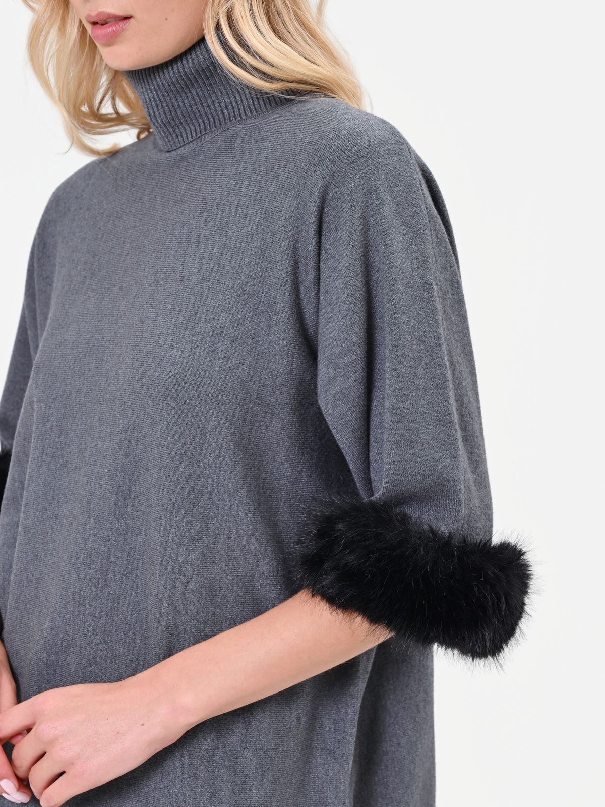 Maglia in viscosa grigio scuro con polsi effetto pelliccia