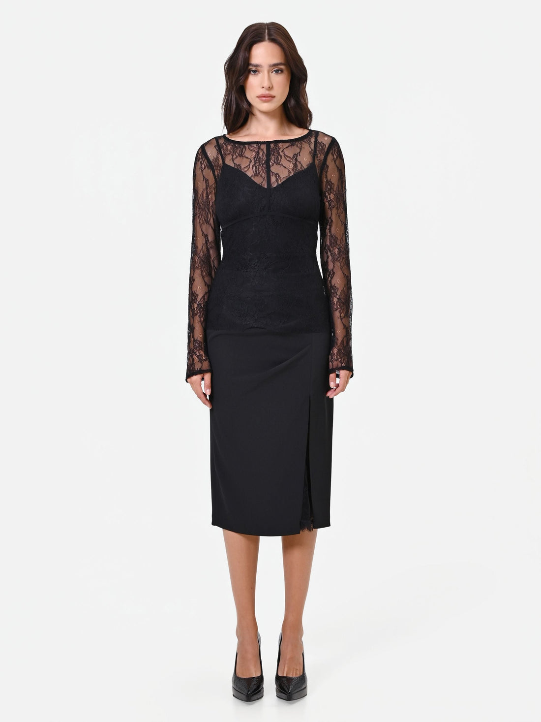 Blusa nera in pizzo con fodera a cuore