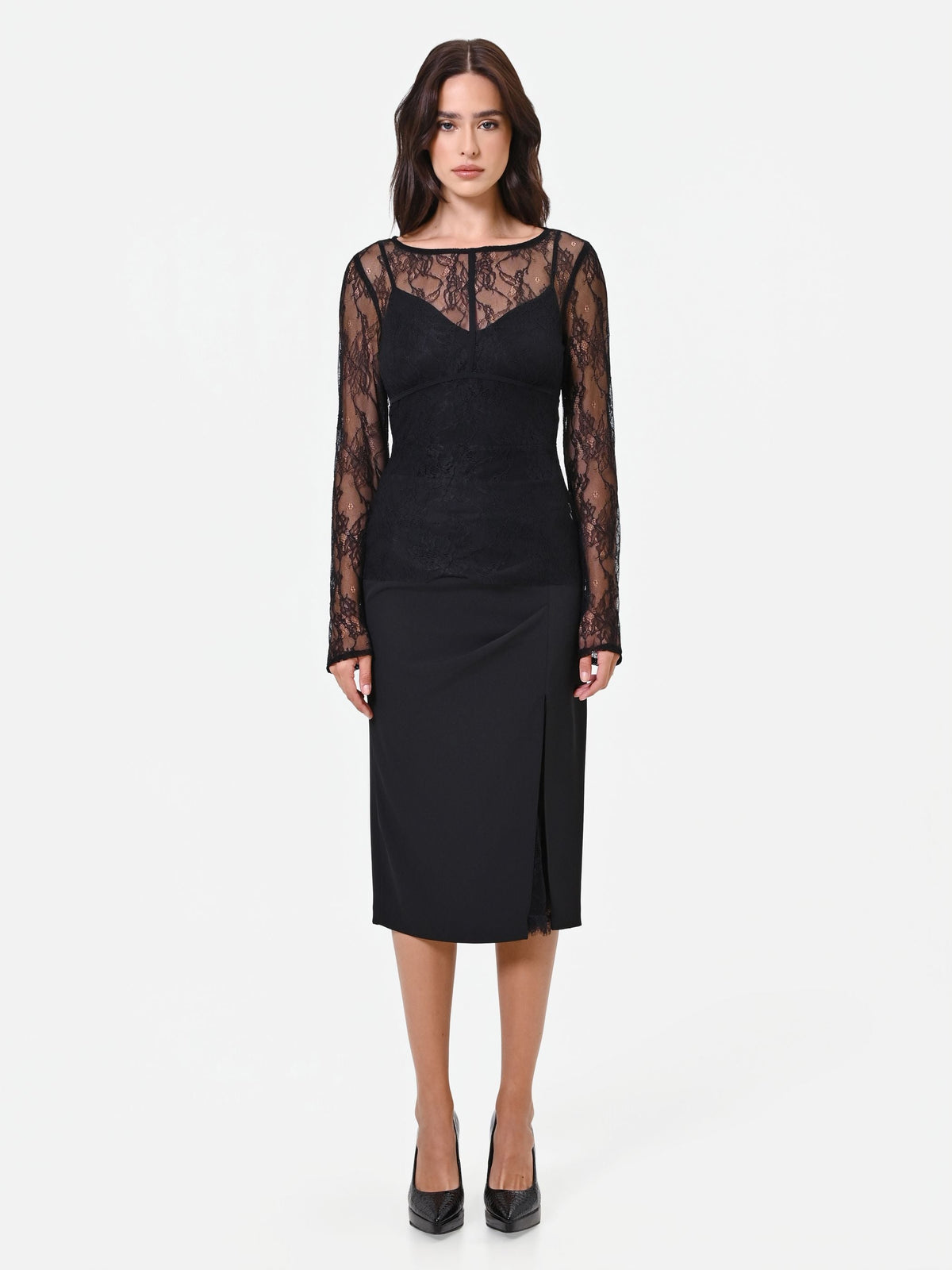 Blusa nera in pizzo con fodera a cuore