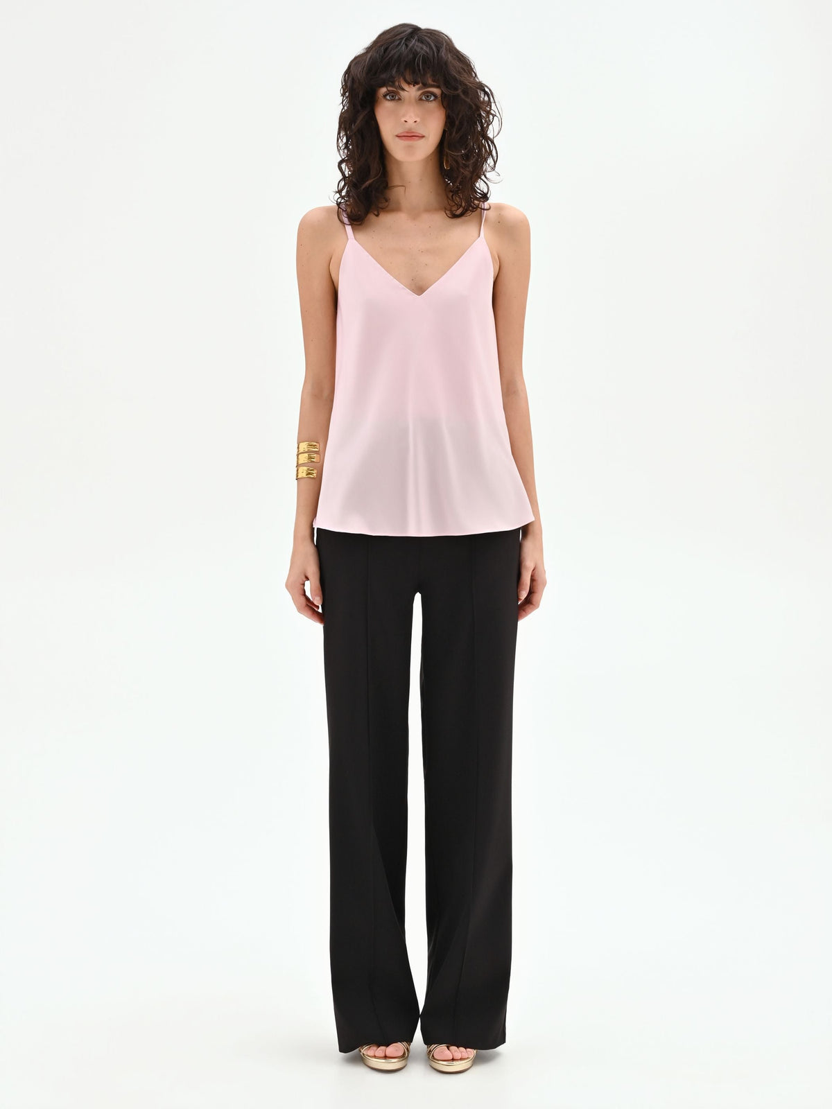 Top in raso rosa pastello con scollo a v