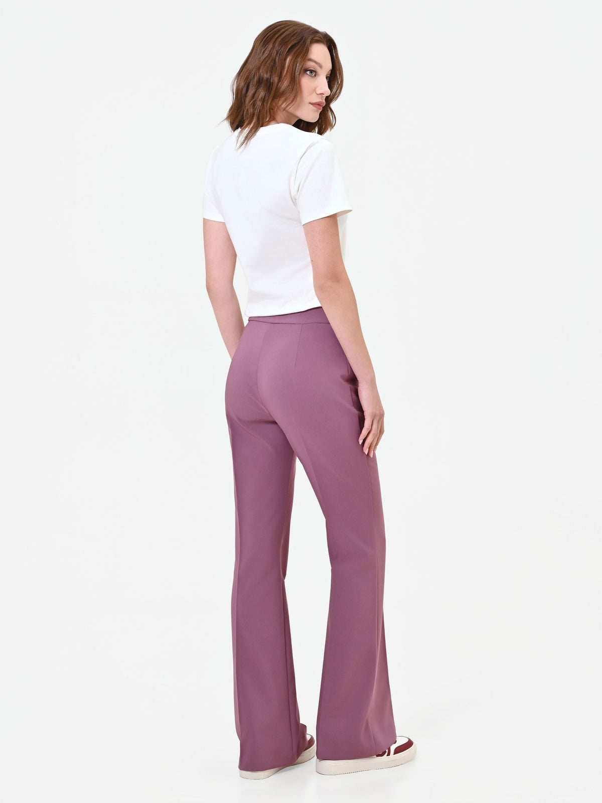 Pantalone bootcut rosa antico con piega stirata
