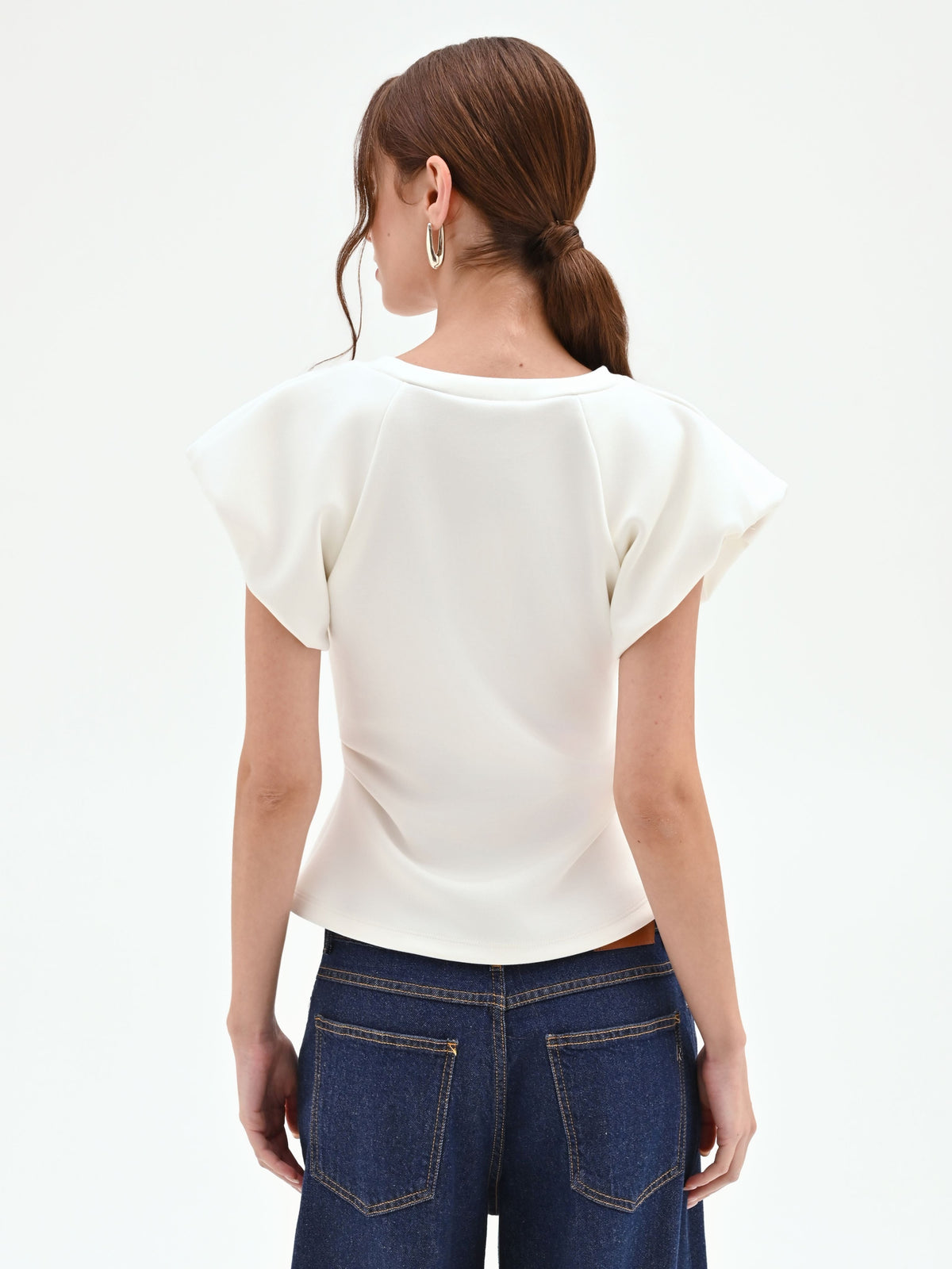 T-shirt panna bianco con maniche strutturate