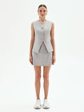 Gilet grigio sciancrato con bottoni dorati