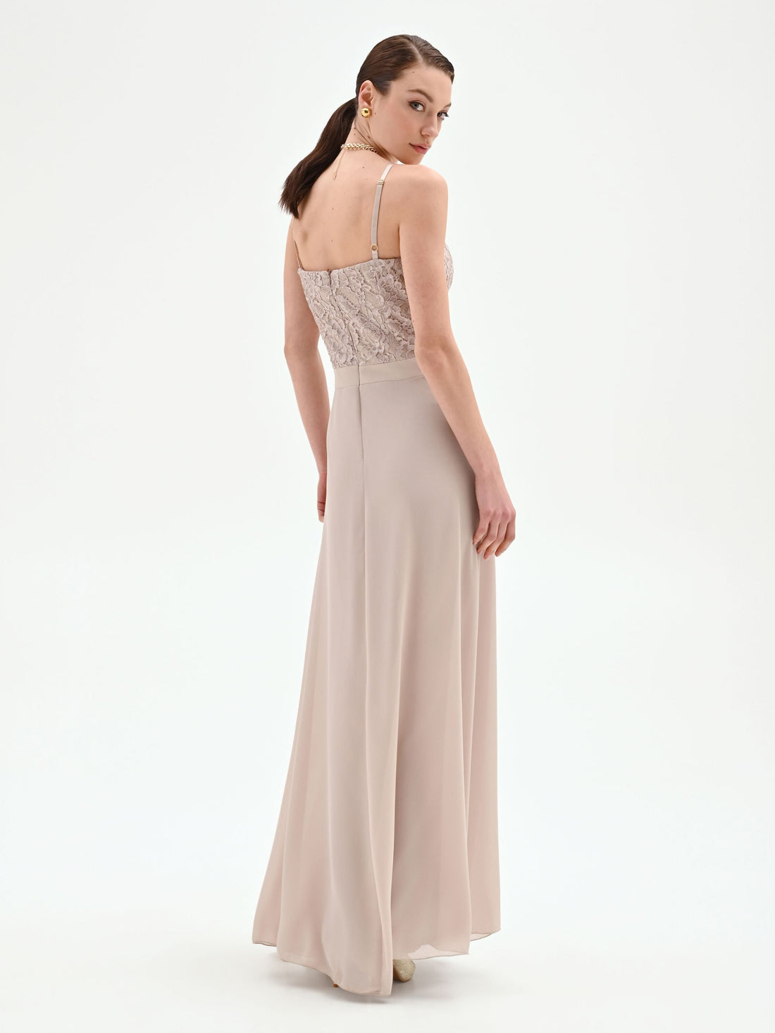 Tuta con corpetto in pizzo e pantaloni palazzo tortora beige