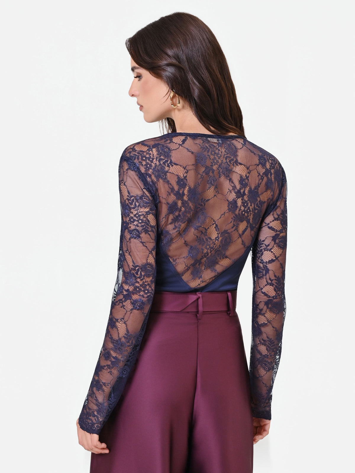 Blusa blu navy con scollo ad anello e maniche in pizzo