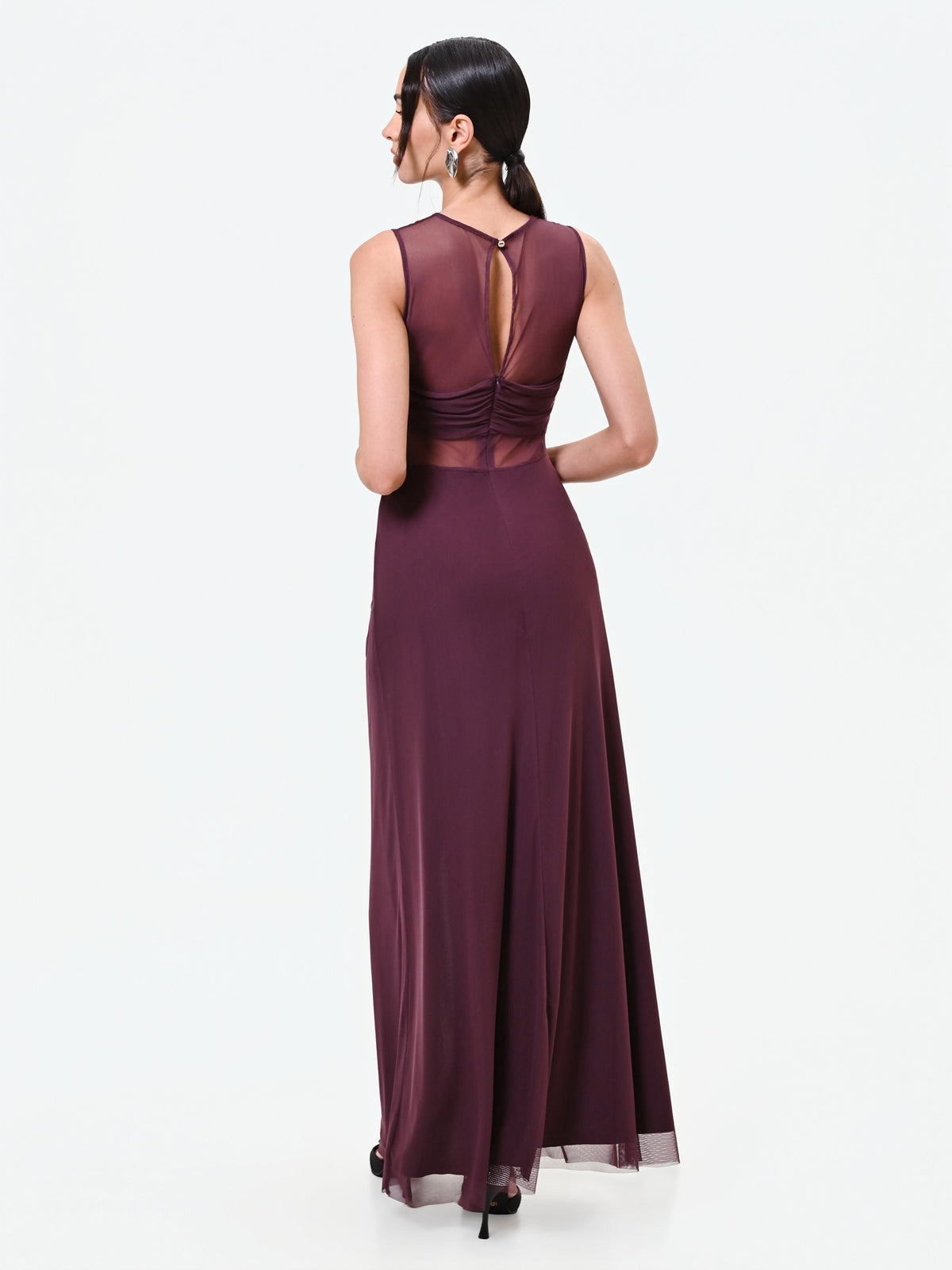 Abito lungo bordeaux rosso con corpino drappeggiato e tulle