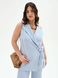 Gilet Curvy cielo azzurro con chiusura a nastro