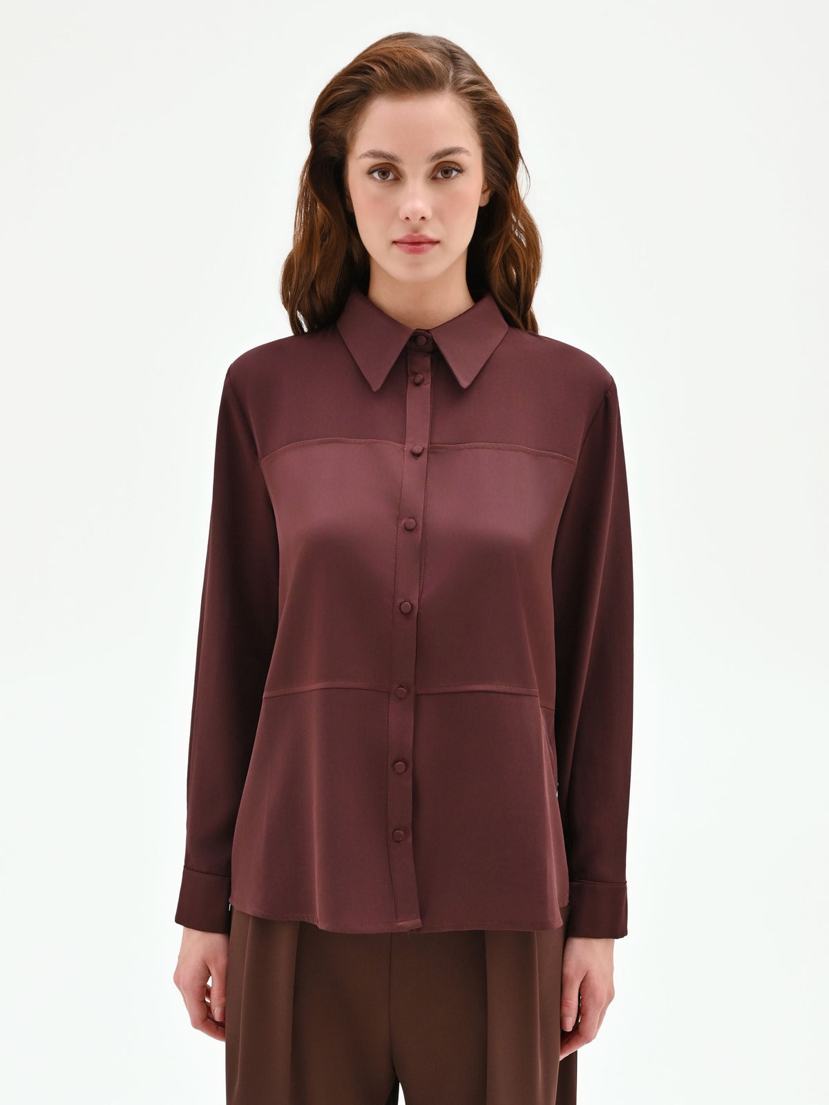 Camicia cioccolato con inserti geometrici