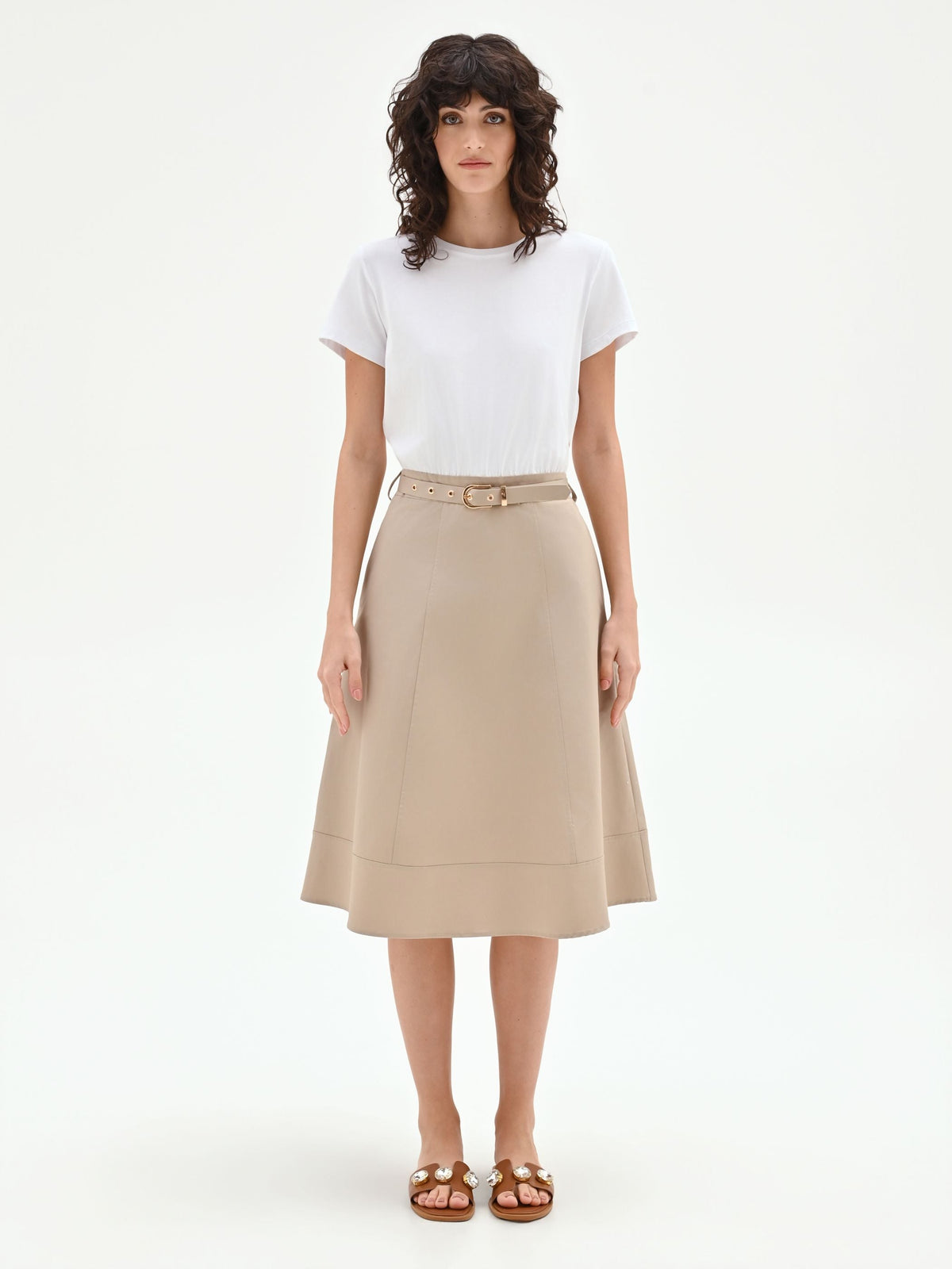 Abito beige scuro con corpetto a contrasto