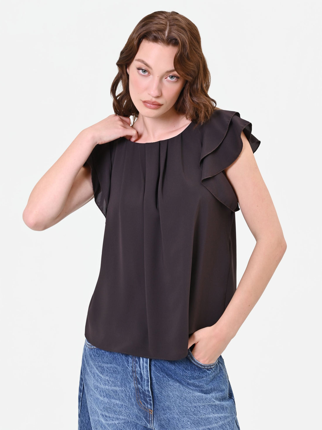 Blusa fluida marrone con dettaglio di volant