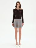 Blusa cioccolato con scollo a barchetta e arricciature
