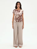 Blusa in raso cioccolato con stampa floreale
