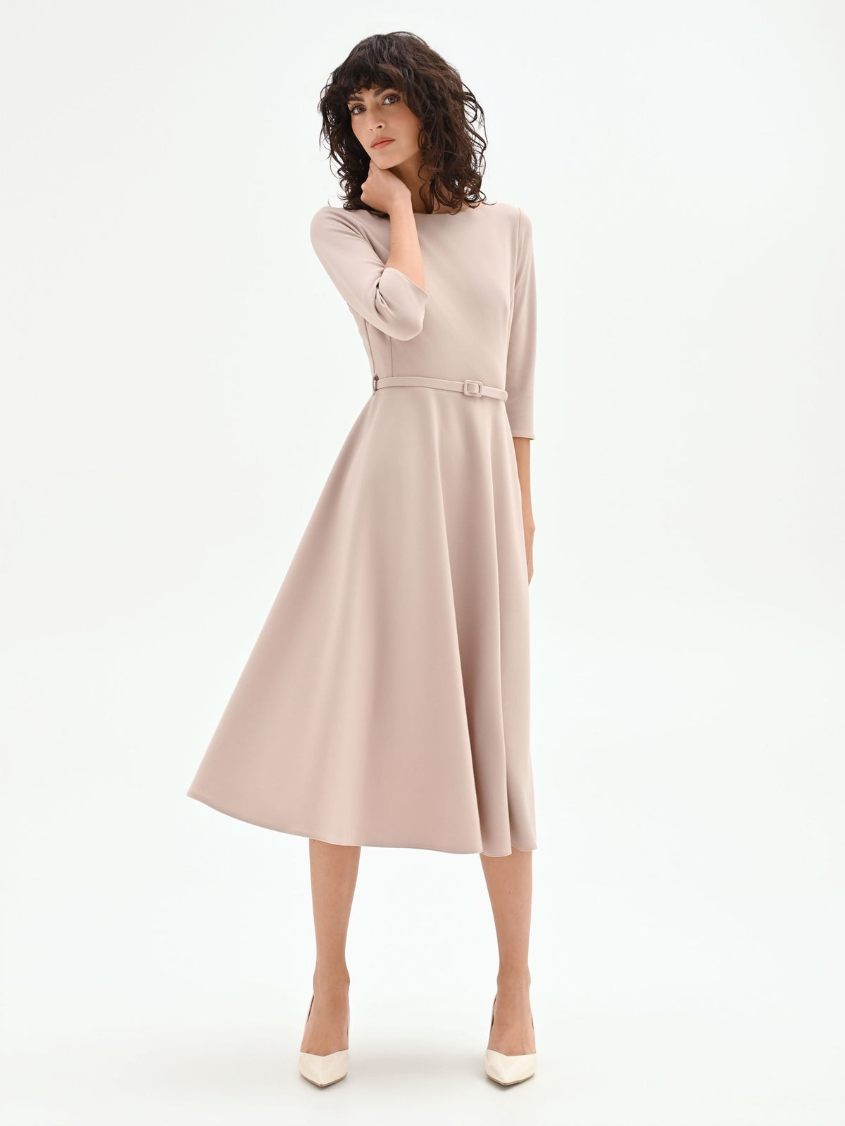 Abito svasato tortora beige con cintura in vita
