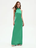 Abito lungo in raso verde con scollo halter