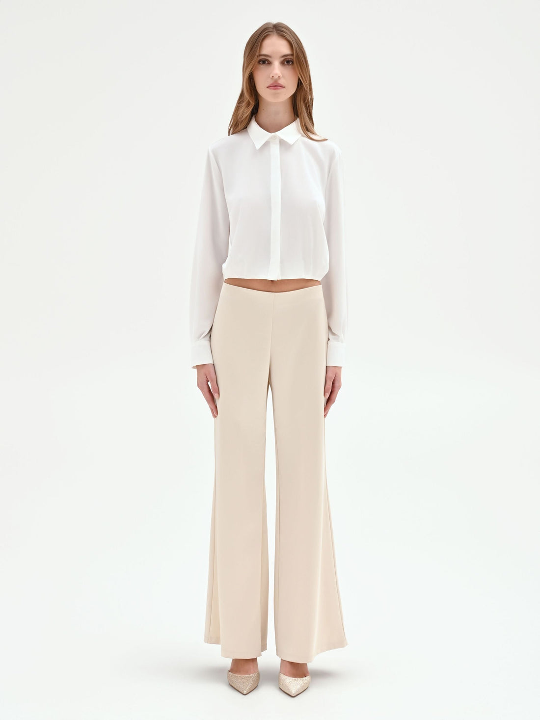 Pantalone a palazzo in raso beige chiaro