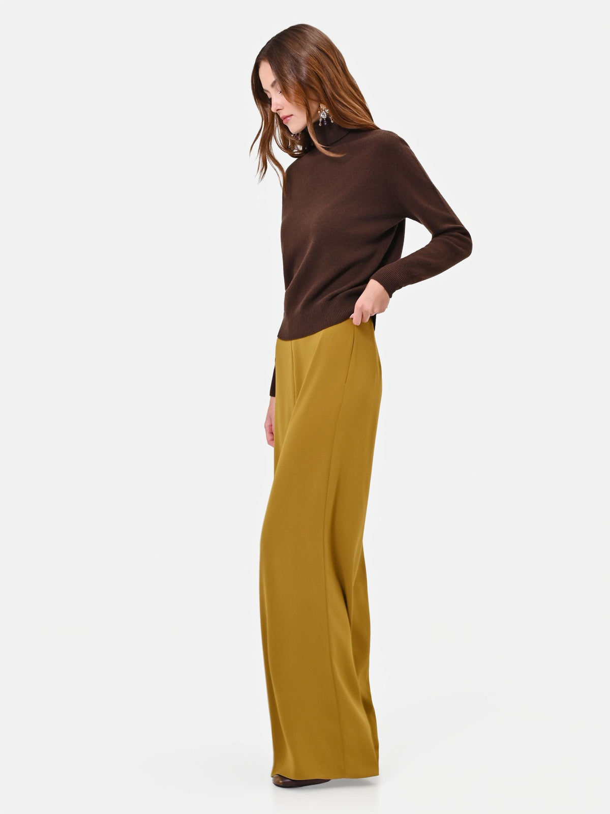 Pantalone fluido verde olio a palazzo