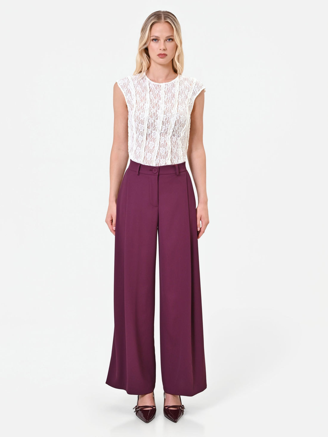 T-shirt in pizzo panna bianco con dettagli plissé