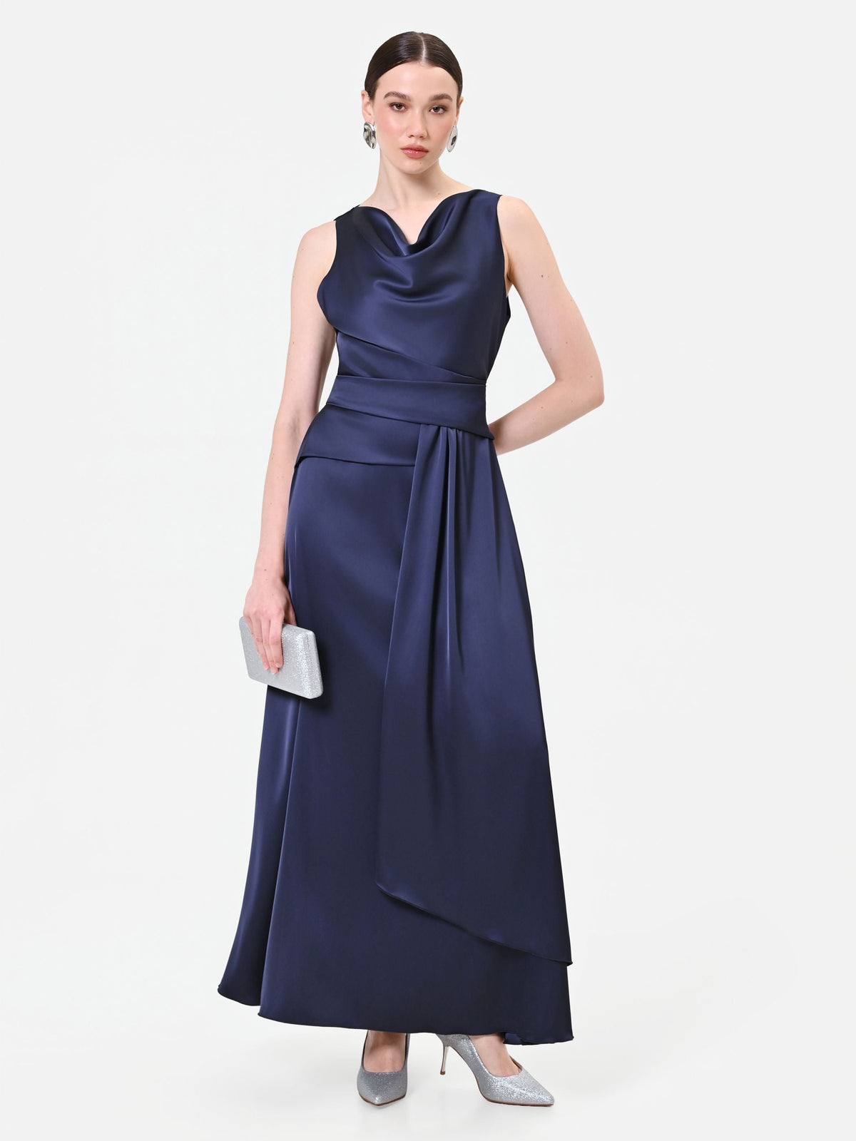 Abito lungo blu navy con scollo drappeggiato