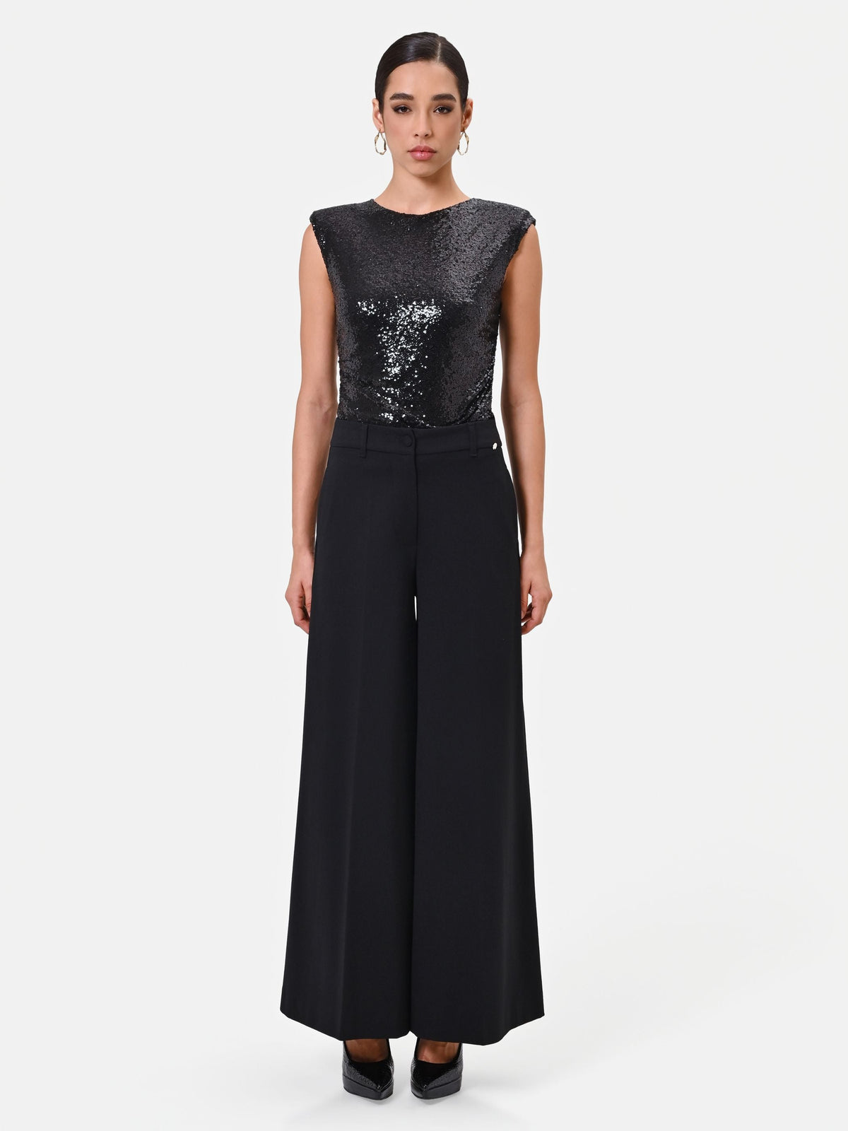 Top smanicato nero in paillettes