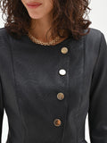 Giacca nera in similpelle con silhouette a peplo