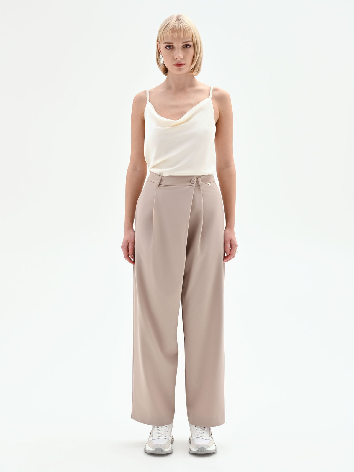 Pantalone carrot fit tortora beige a portafoglio
