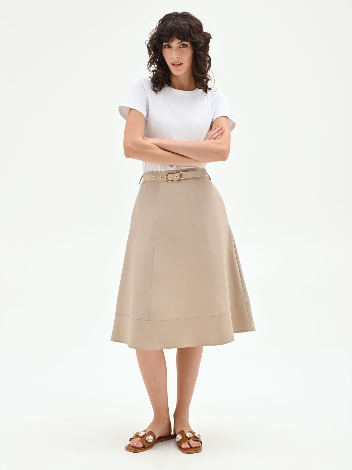 Abito beige scuro con corpetto a contrasto