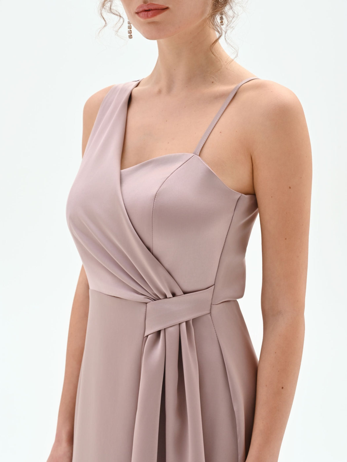 Abito lungo atelier rosa blush con drappeggio