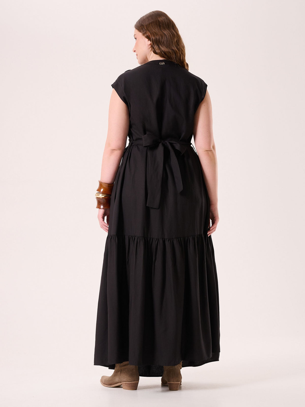 Abito Curvy Nero in Lino Viscosa