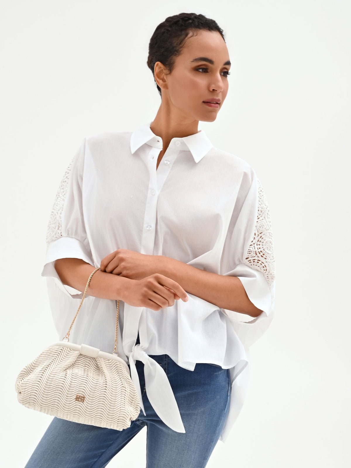 Camicia bianca e inserti in pizzo in cotone