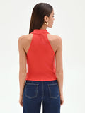 Top rosso fragola con design a incrocio