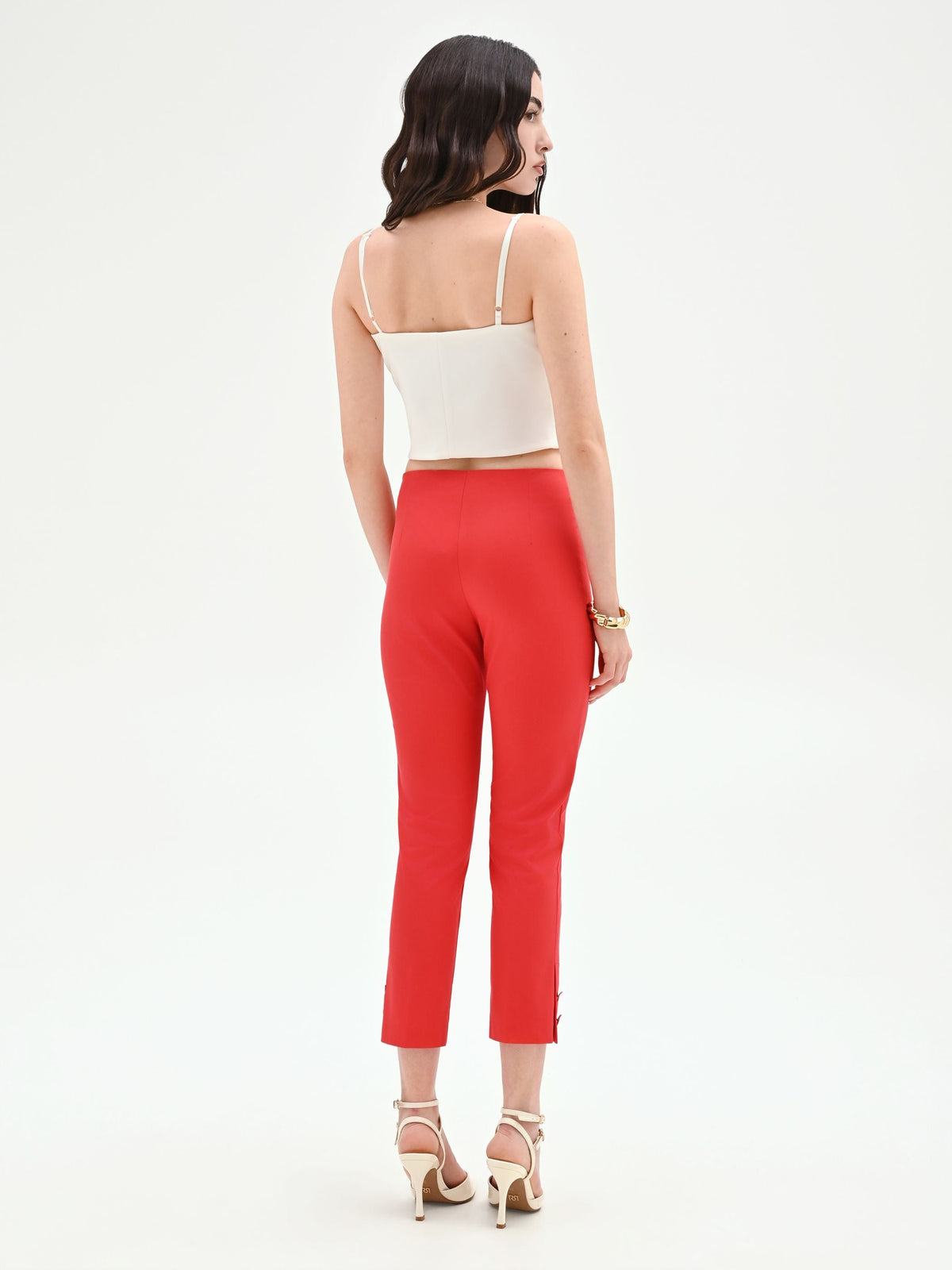 Pantalone rosso fragola con bottoni sul fondo