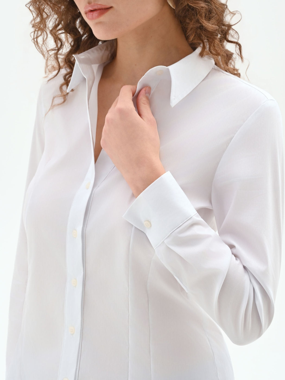 Camicia bianca sagomata in cotone