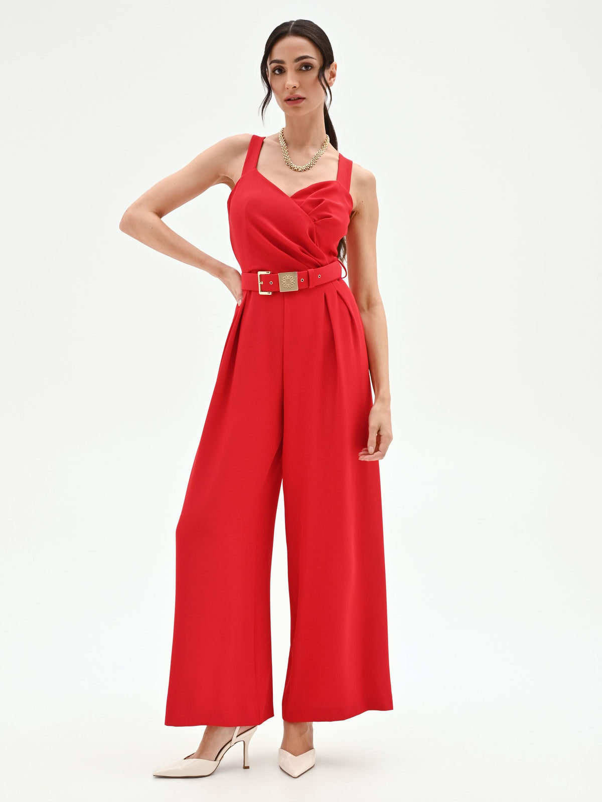 Tuta rossa con pantaloni palazzo e cintura in cadi