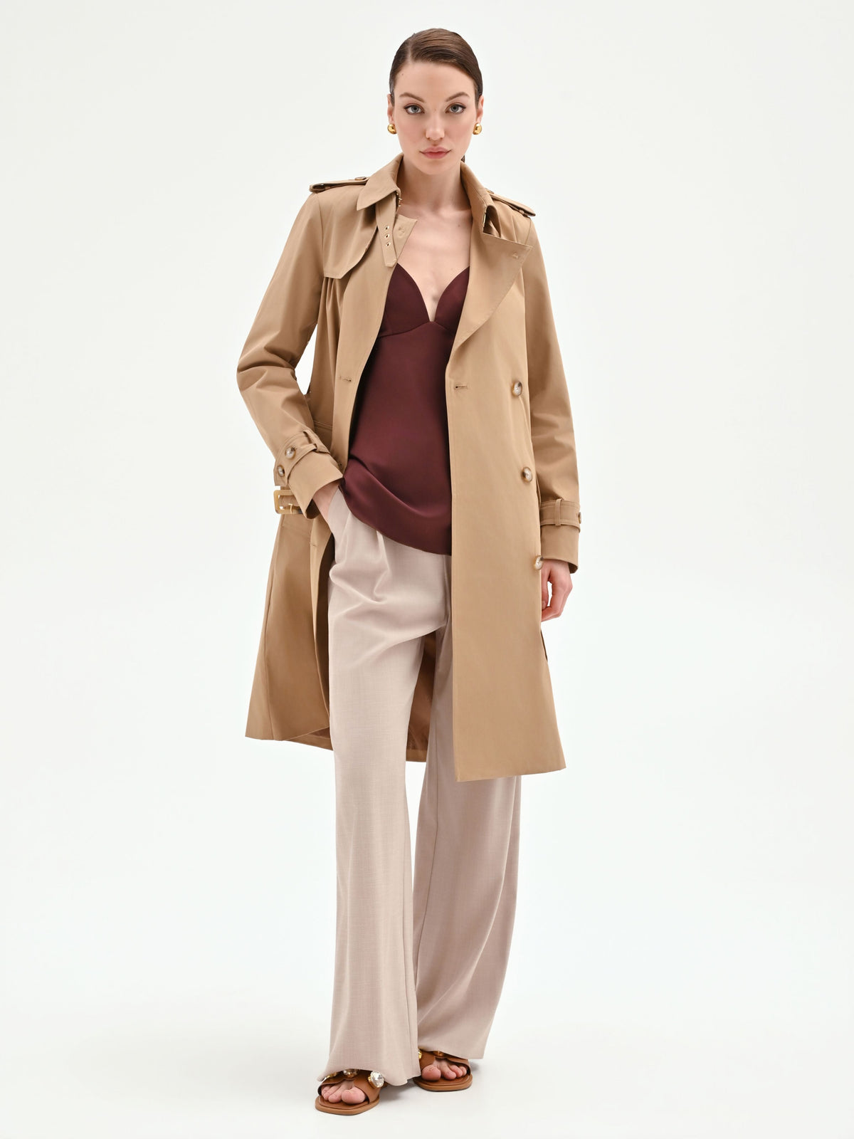 Trench doppiopetto beige con cintura