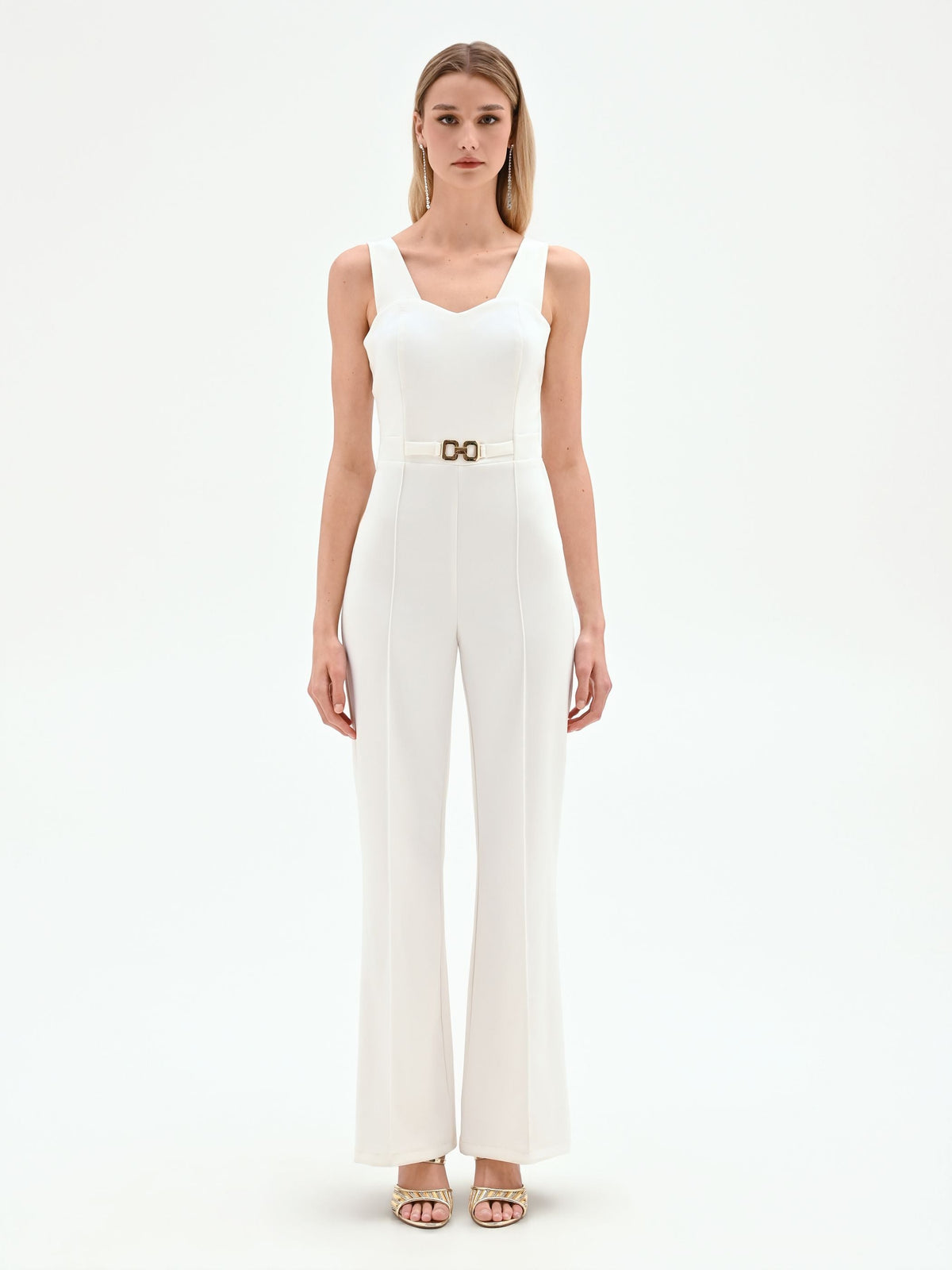 Tuta bianca con scollo a cuore e pantalone palazzo