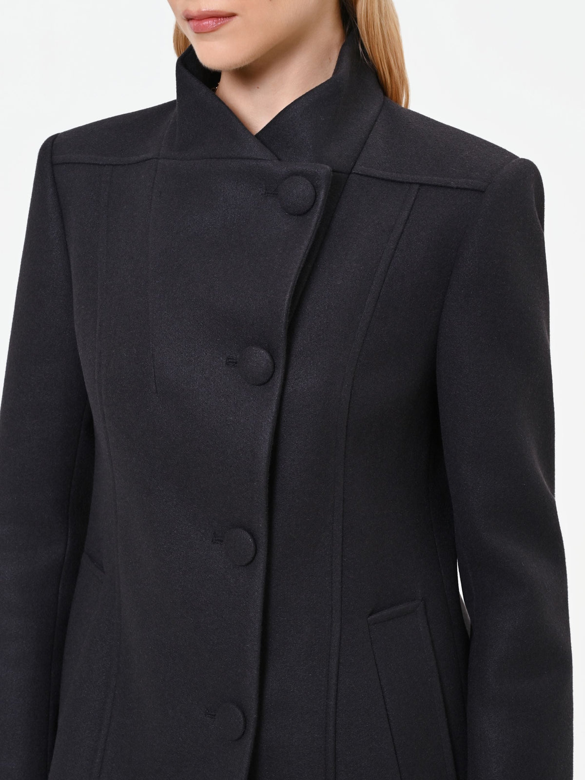 Cappotto in velour nero con collo in piedi