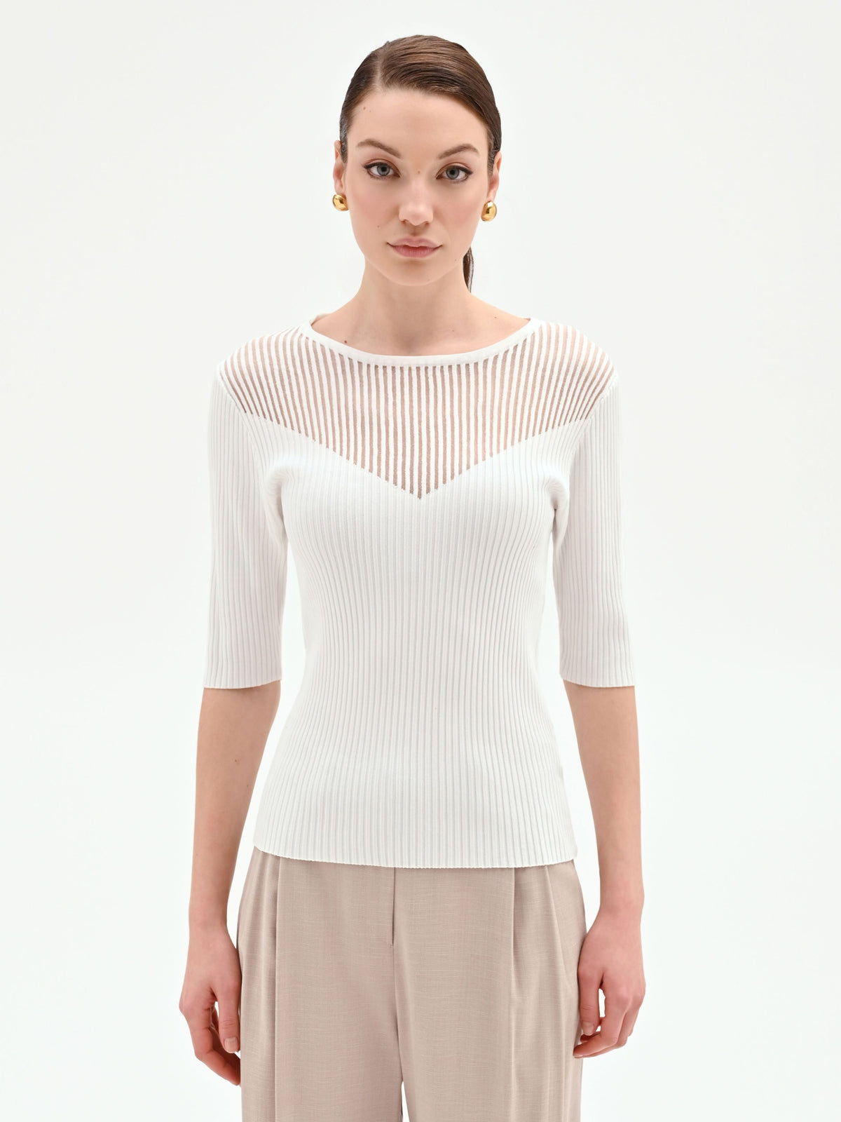 Maglia color panna con gioco di trasparenze