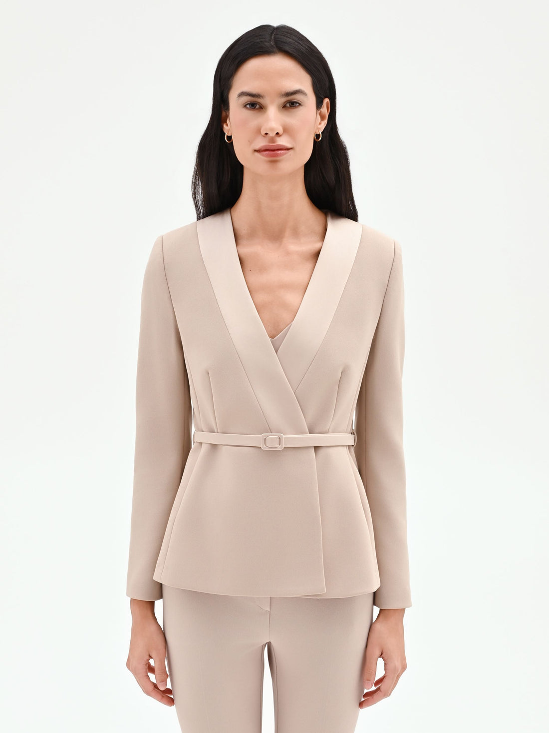 Giacca tortora beige con cintura e rever satinati