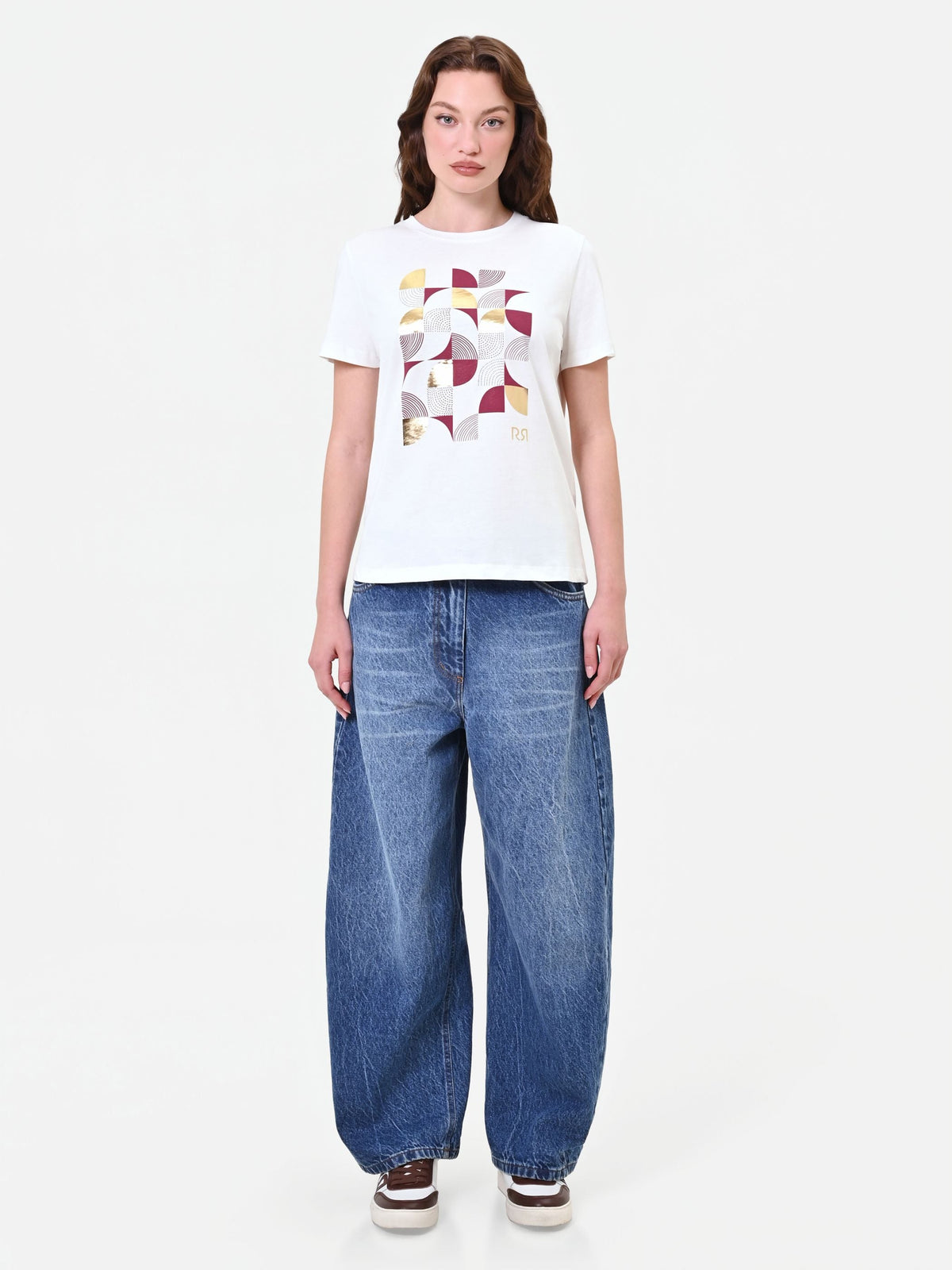T-shirt panna con stampa grafica laminata