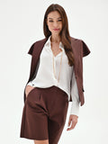 Camicia bianca con bottoni ricoperti