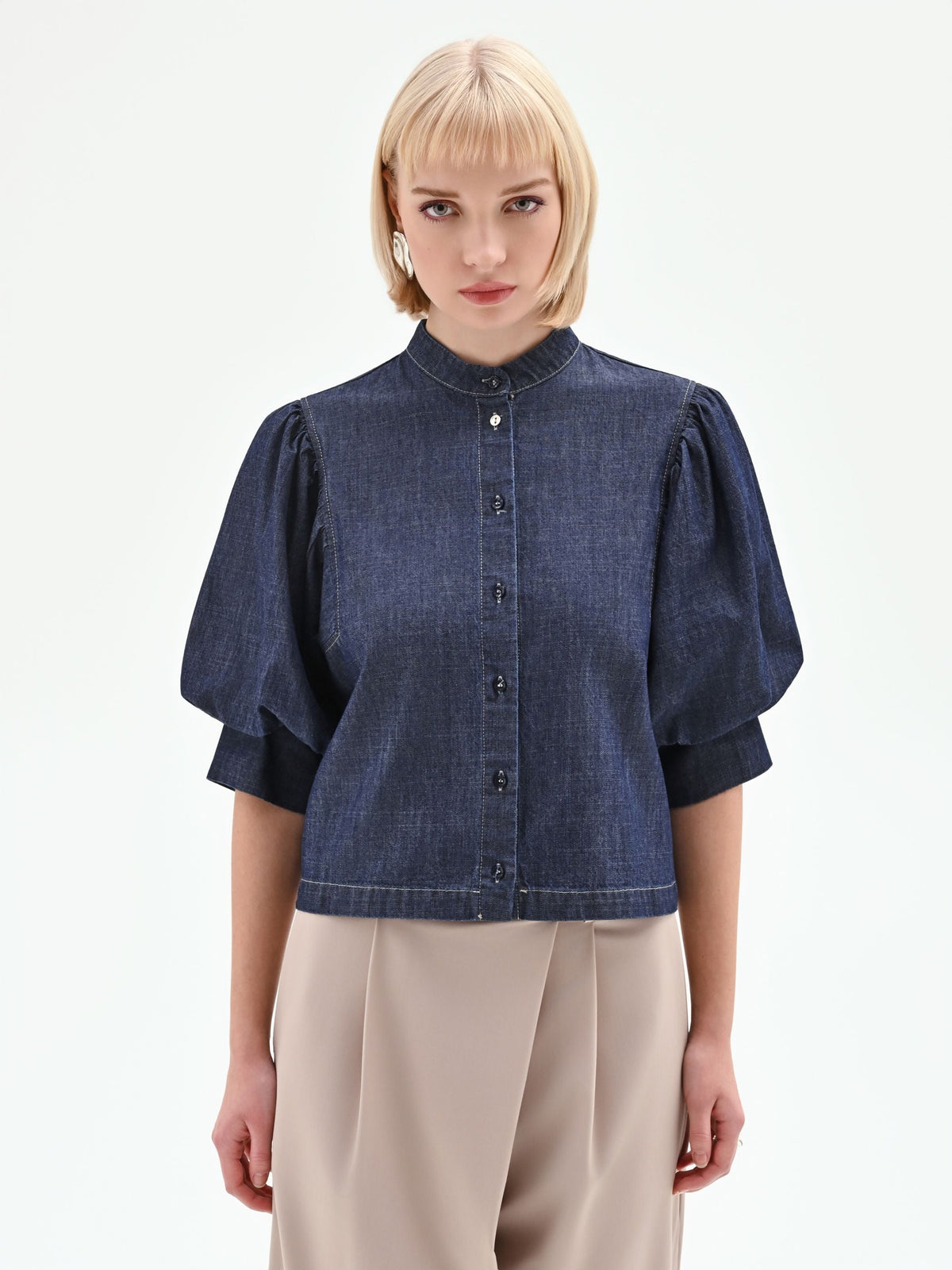 Camicia con maniche a sbuffo in denim blu scuro