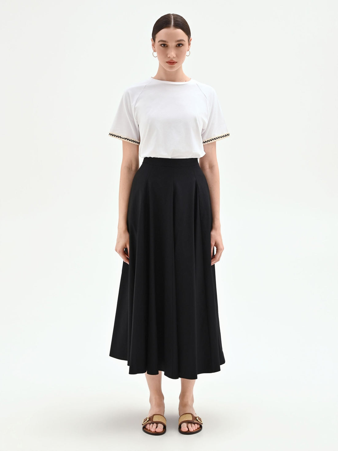 T-shirt bianca con dettagli passamaneria