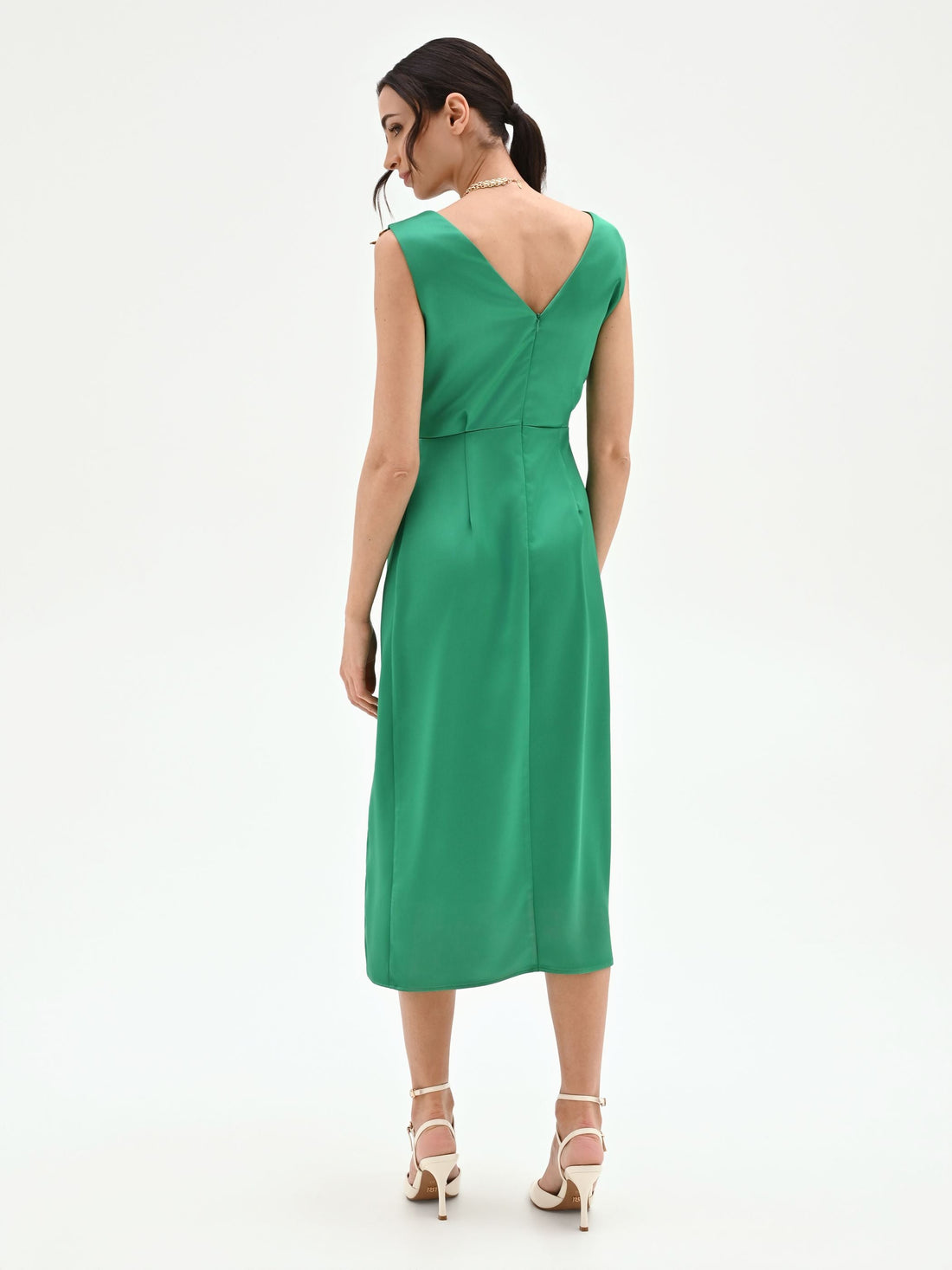 Abito tubino verde prato con scollo drappeggiato