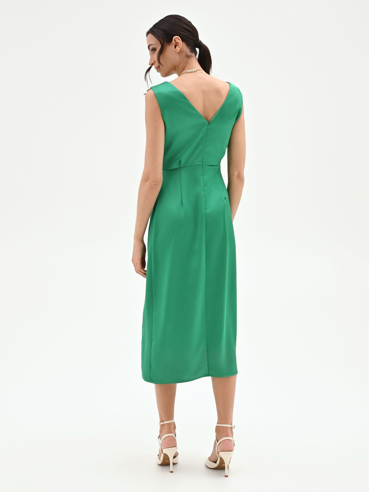 Abito tubino verde prato con scollo drappeggiato