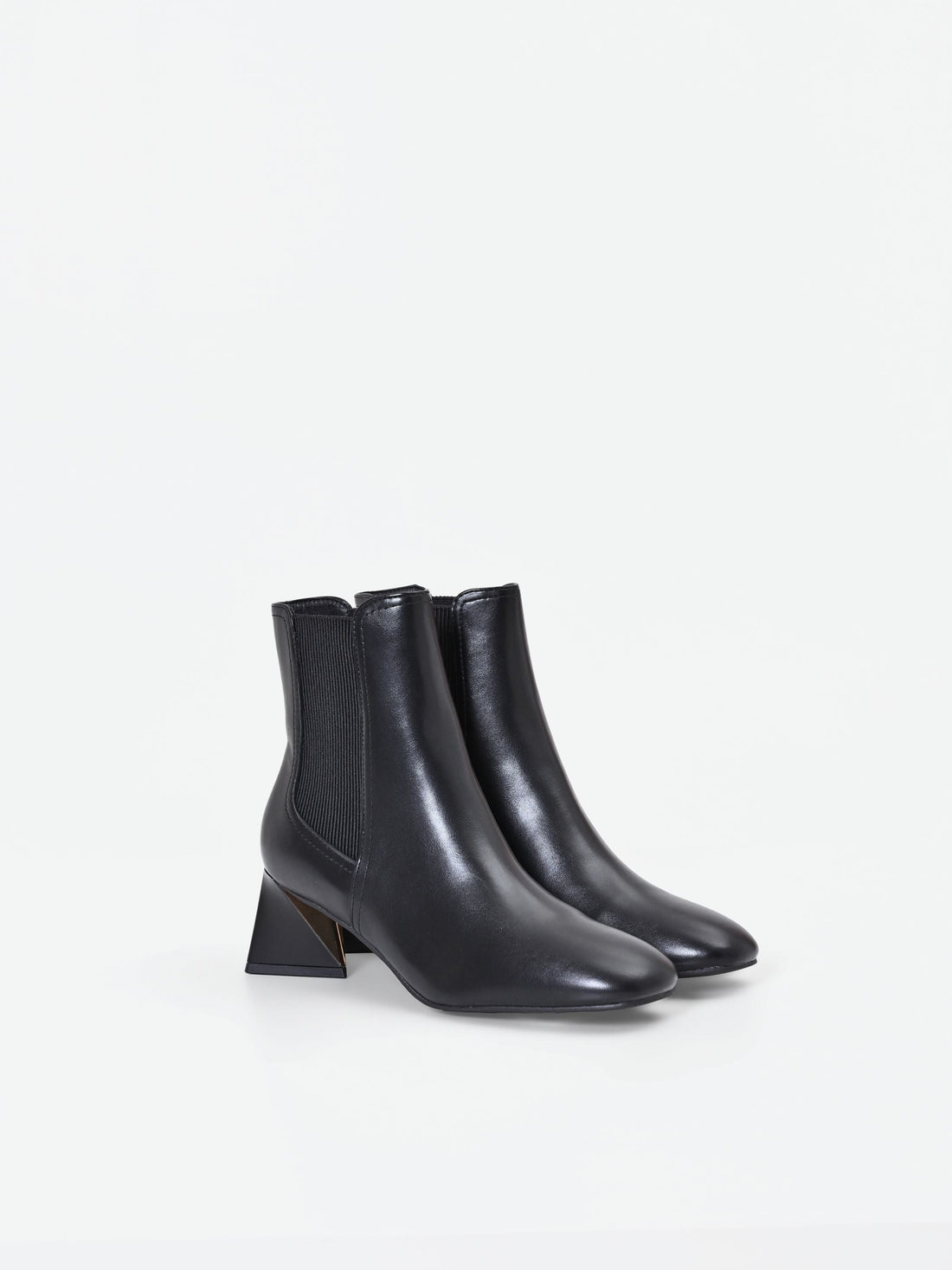 Tronchetto nero con tacco scultoreo
