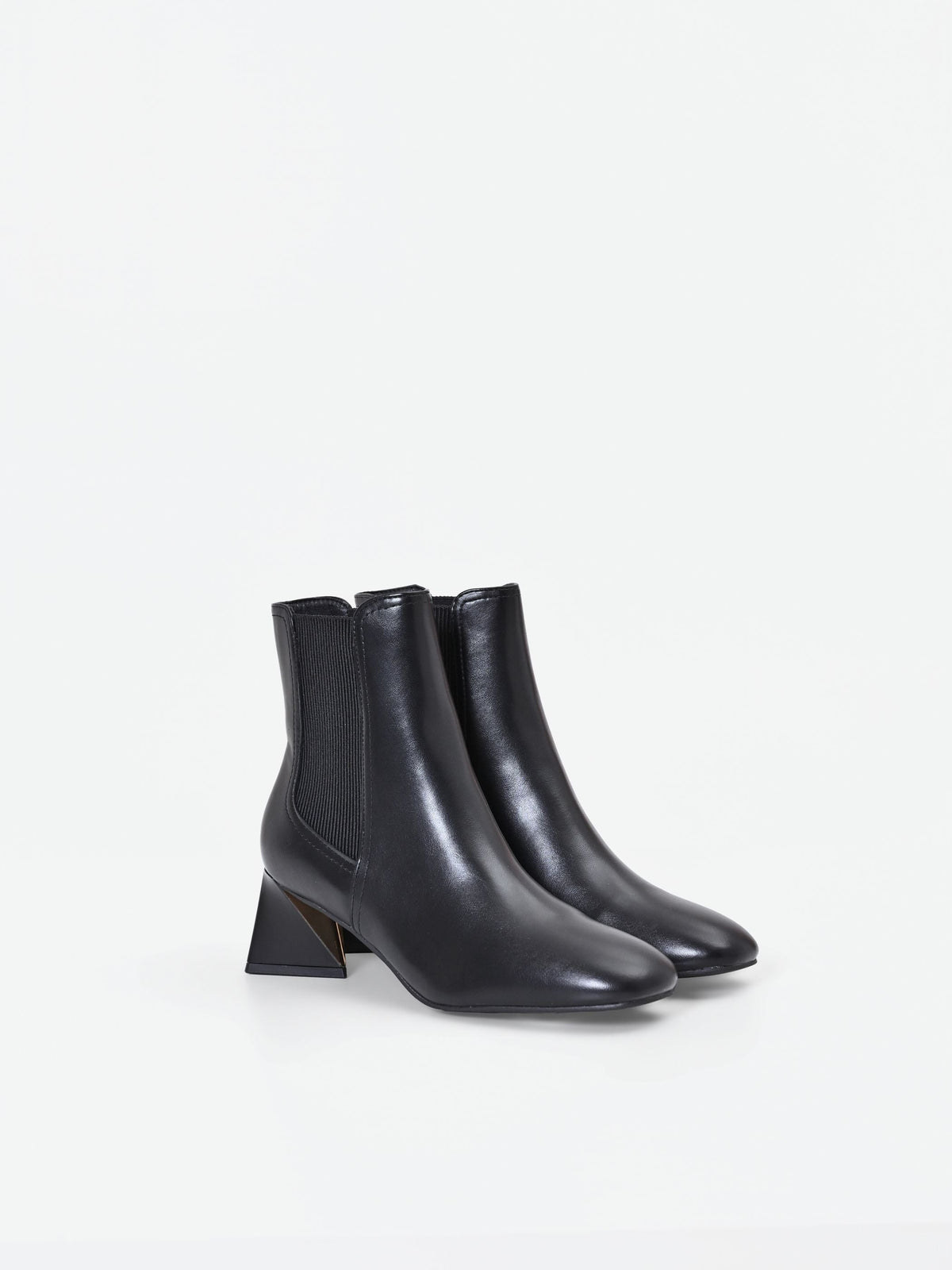 Tronchetto nero con tacco scultoreo