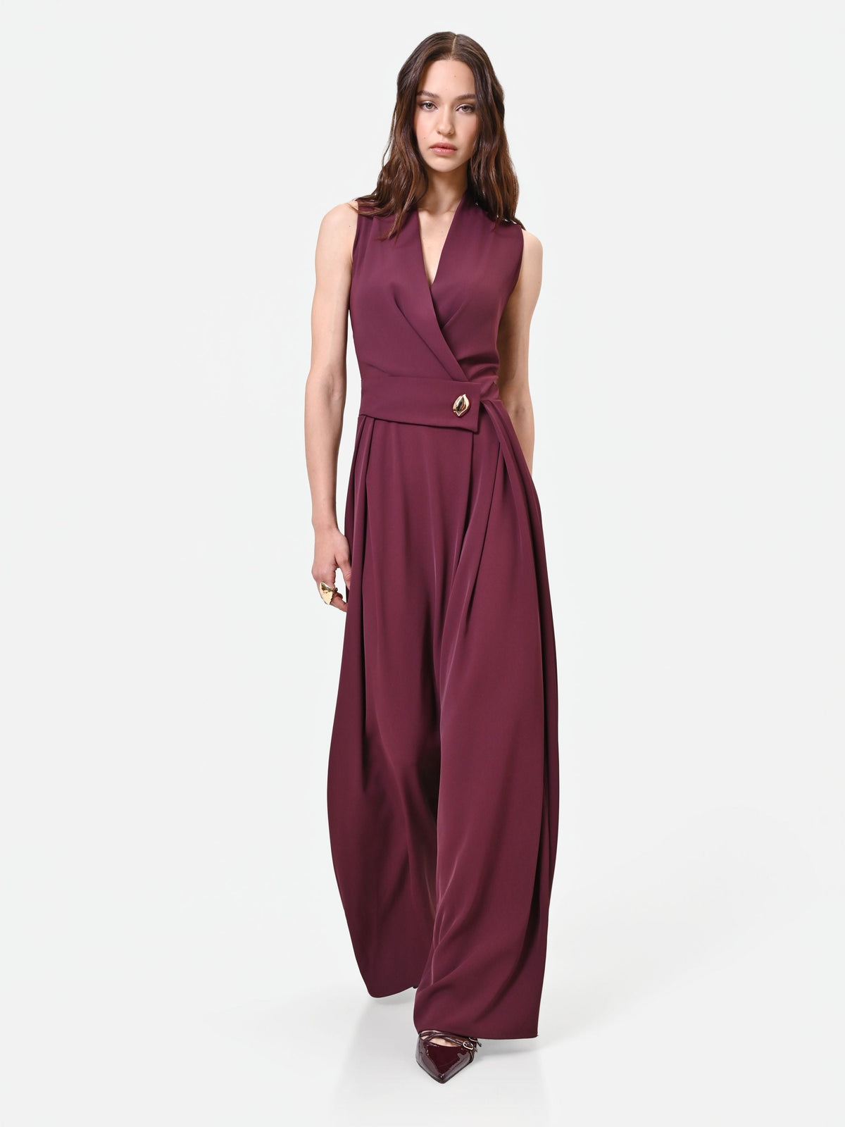 Tuta bordeaux fluida con bottone design
